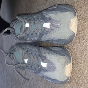 Authentic Yeezys blue don’t have original box